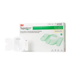 3M™ Tegaderm™ Antimicrobico IV 9132 Medicazione a fissaggio avanzato - 7 × 8,5 cm