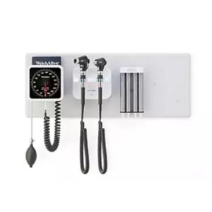 Stazione diagnostica Welch Allyn GreenSeries 777 con oftalmo Panoptic Basic, otoscopio MacroView Basic, sfigmo aneroide e dispenser specula